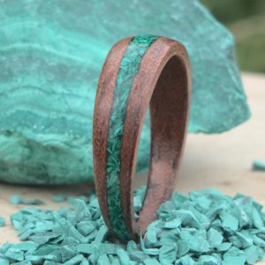 pierścionek drewniany bubinga inkrustowany malachitem