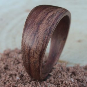 pierścionek drewniany bubinga