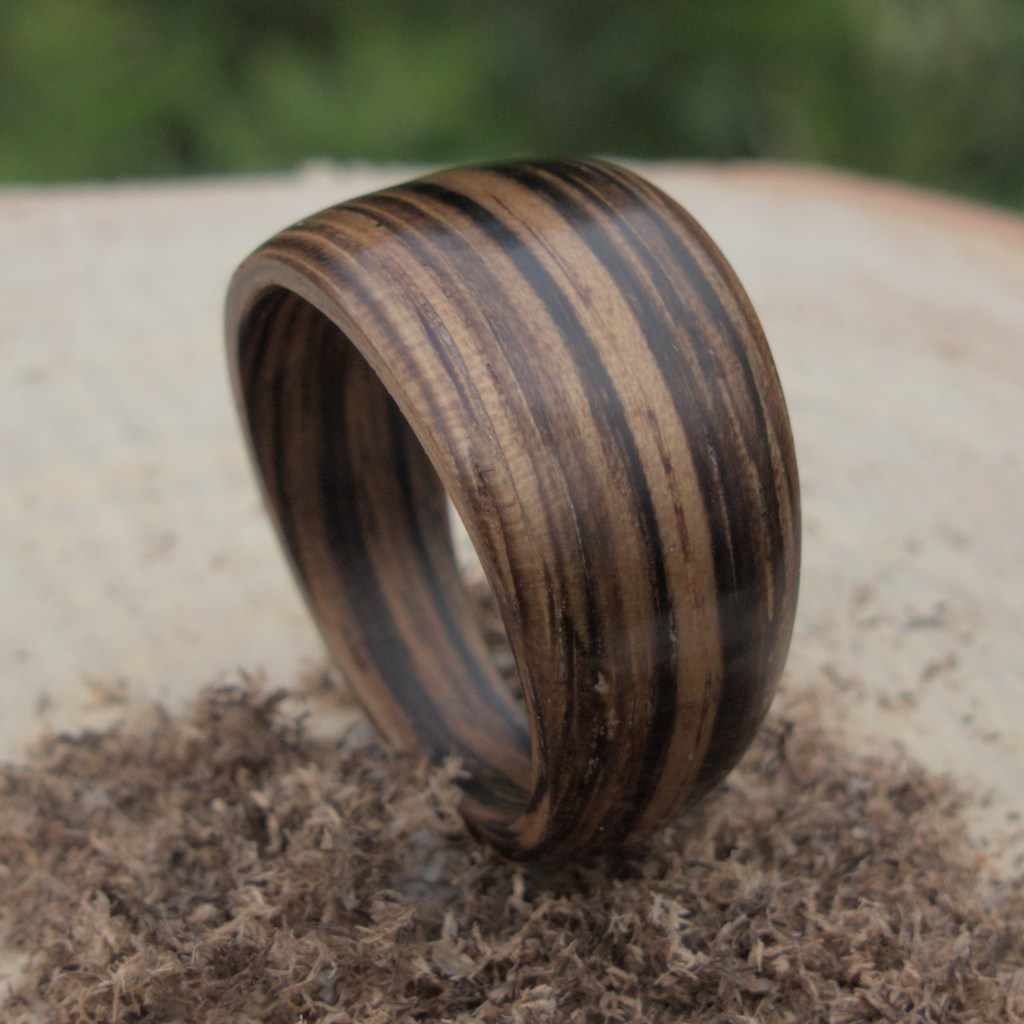 Ann Fashion Wood - pierścionek drewniany zebrano