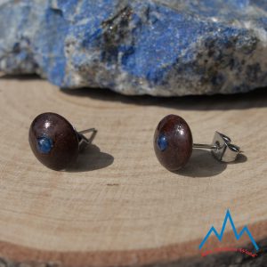 kolczyki drewniane wkrętki palisander z lapis lazuli