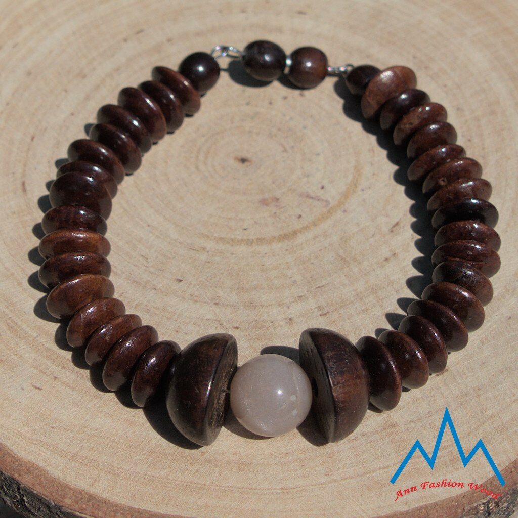 bransoletka drewniana z kamieniem słonecznym